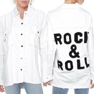 NWT Elan white denim raw hem shirt or jacket with 2 front flap pockets. Size M